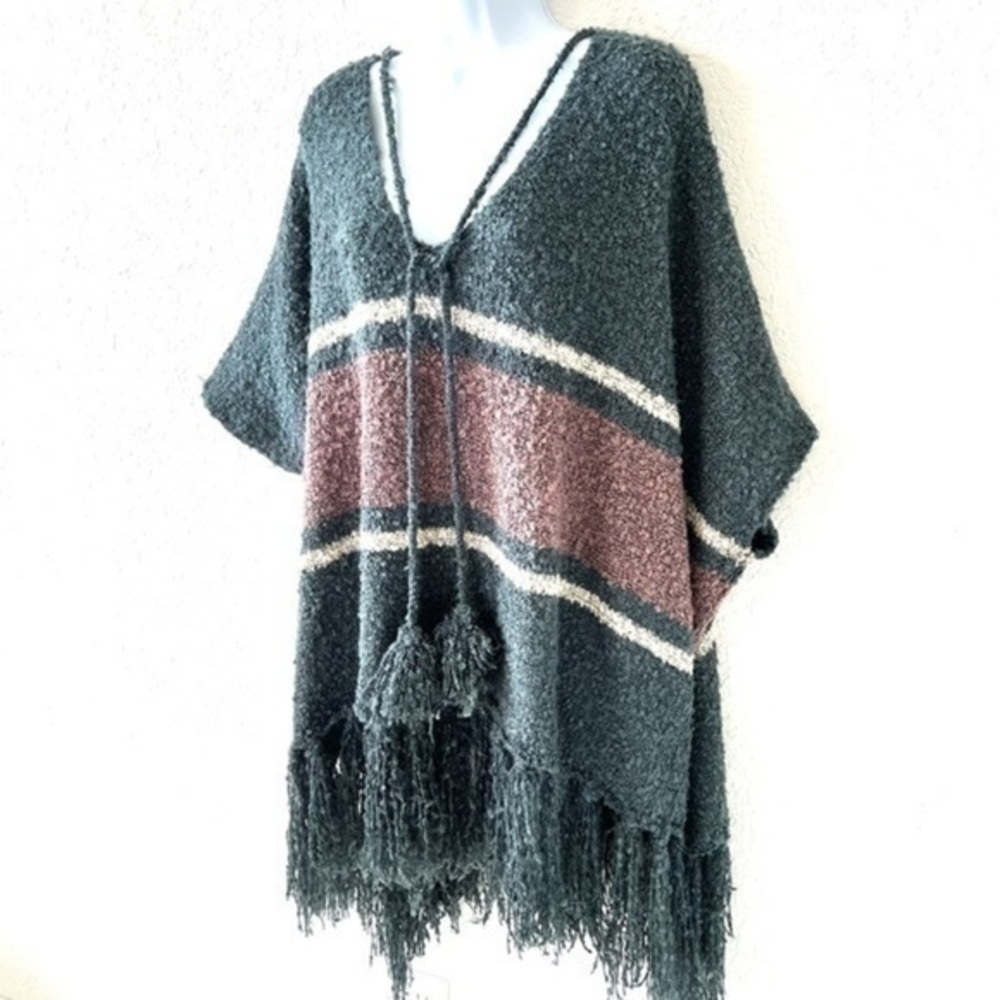 Free People Juno oversized boucle poncho style short sleeve sweater w/ fringe OS